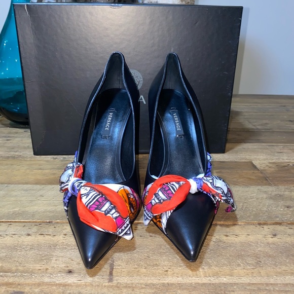Versace Décolleté Leather Pumps w/Bow - Picture 7 of 12